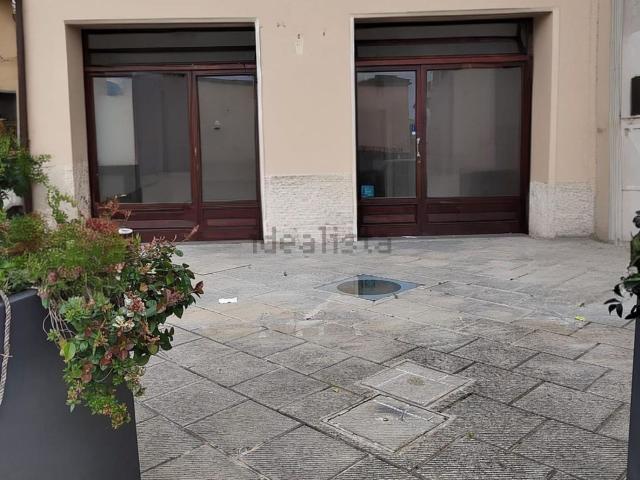 Locale Commerciale in affitto a Unione dei Comuni Circondario dell'Empolese Valdelsa, Fucecchio