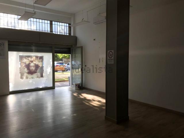 Locale Commerciale in affitto a Zona Nord, Brescia