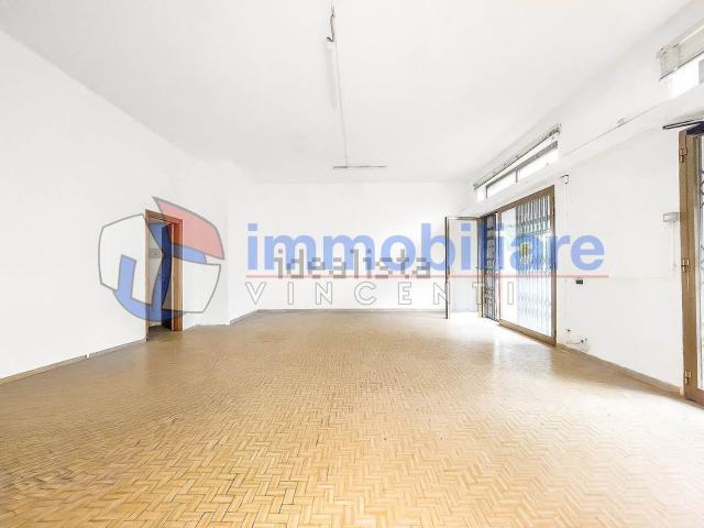 Locale Commerciale in affitto a Sarzana, Liguria