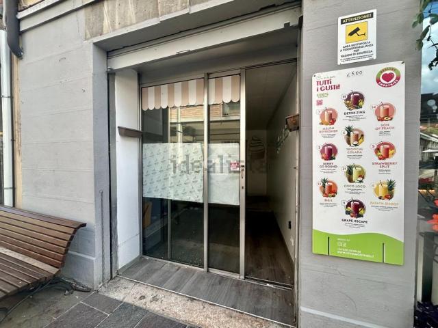 Locale Commerciale in affitto a Comunità della Vallagarina, Borgo Sacco