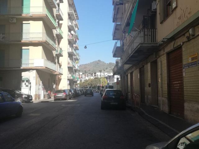 Locale Commerciale in affitto a Salerno, Pastena