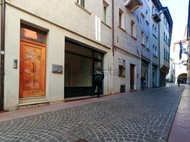 Locale Commerciale in affitto a Borgo Piave, Zoldo Alto