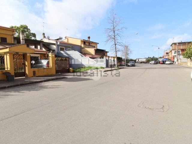 Locale Commerciale in affitto a Calabria, Crotone