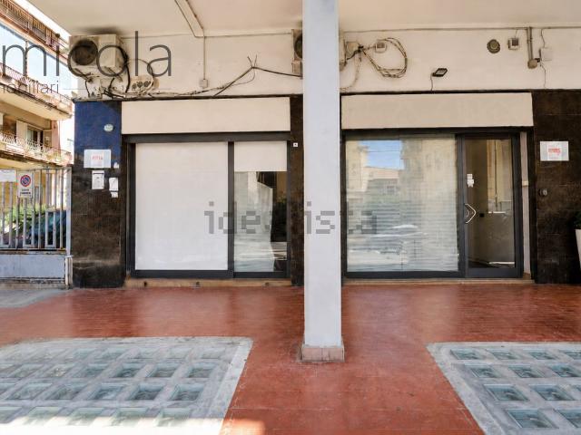 Locale Commerciale in affitto a Portici, Campania