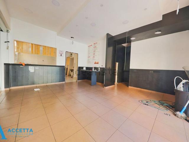 Locale Commerciale in affitto a Puglia, Taranto