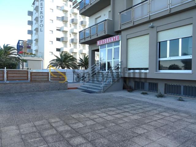 Locale Commerciale in affitto a Ciarnin, Marche