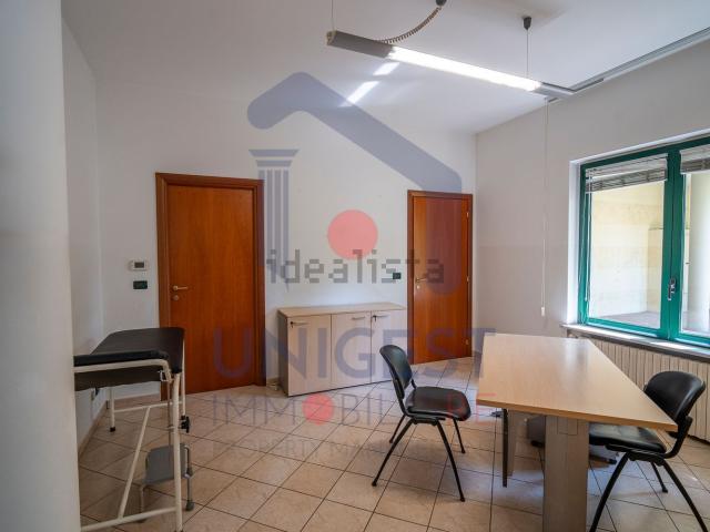 Locale Commerciale in affitto a Piemonte, Asti