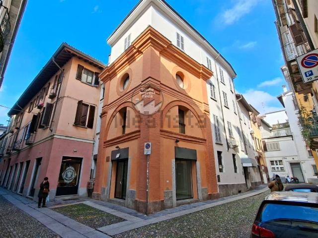 Locale Commerciale in affitto a Borgo Ticino, Pavia