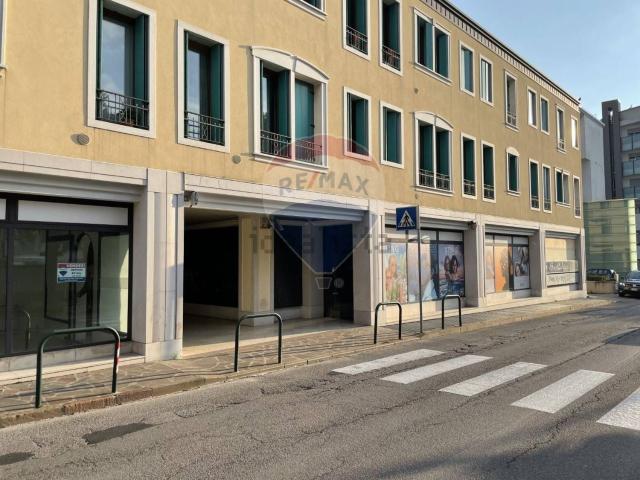 Locale Commerciale in affitto a Lambioi, Zoldo Alto