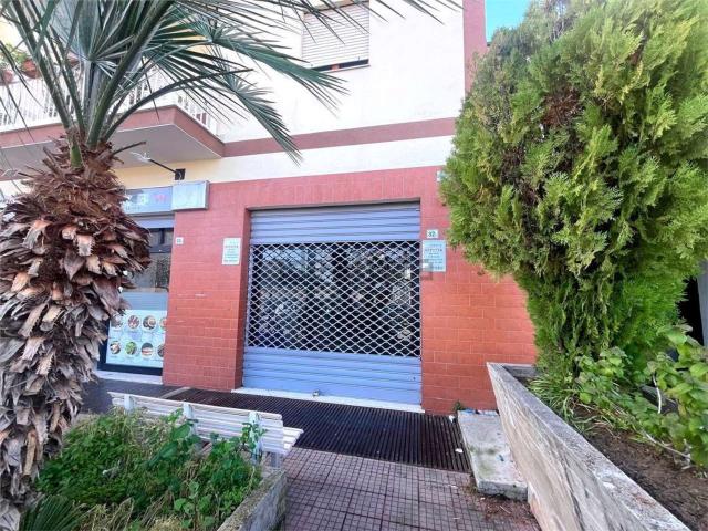 Locale Commerciale in affitto a IV Circoscrizione, Palermo