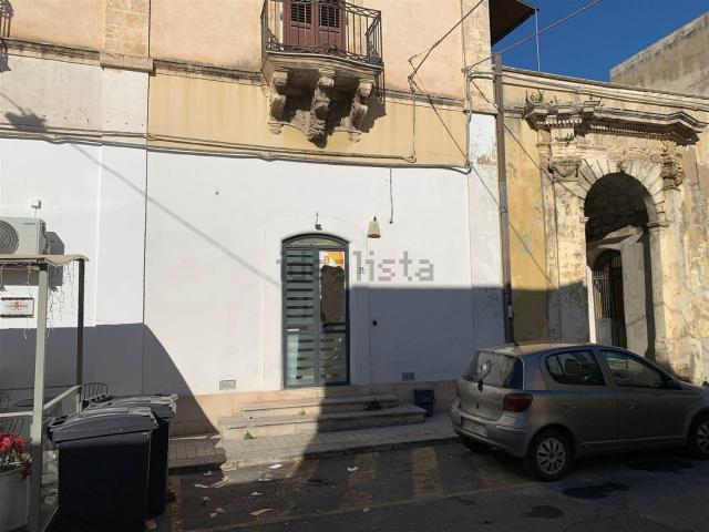 Locale Commerciale in affitto a Avola, Sicilia