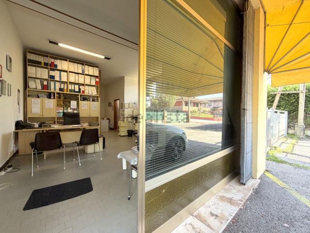 Locale Commerciale in affitto a Porto Viro, Veneto