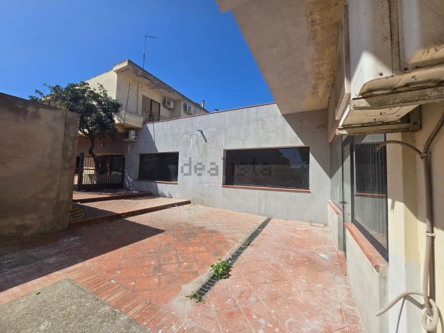 Locale Commerciale in affitto a Sa Rodia, Oristano