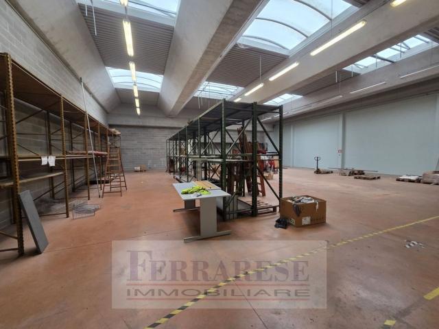 Locale Commerciale in affitto a Camin, Padova