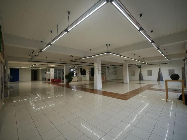 Locale Commerciale in affitto a Dulcino, Calabria