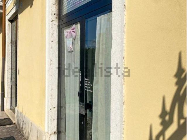 Locale Commerciale in affitto a Est, Brenzone
