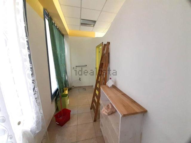 Locale Commerciale in affitto a Cecina, Livorno