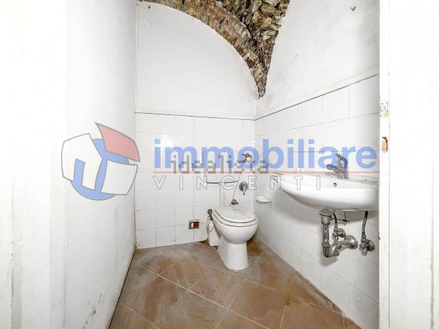 Locale Commerciale in affitto a Sarzana, Liguria