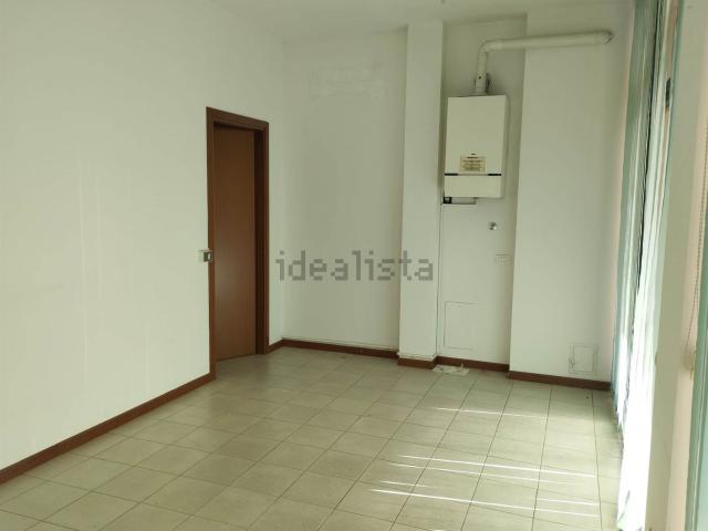 Locale Commerciale in affitto a Castel Rozzone, Lombardia