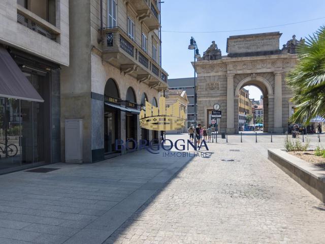 Locale Commerciale in affitto a Municipio 9, Milano