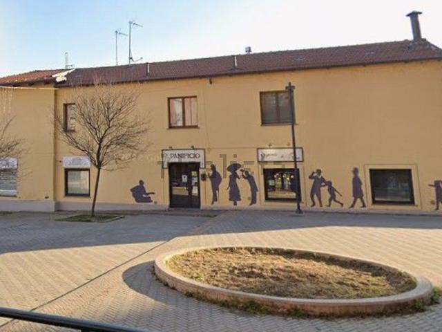 Locale Commerciale in affitto a Leumann, Piemonte