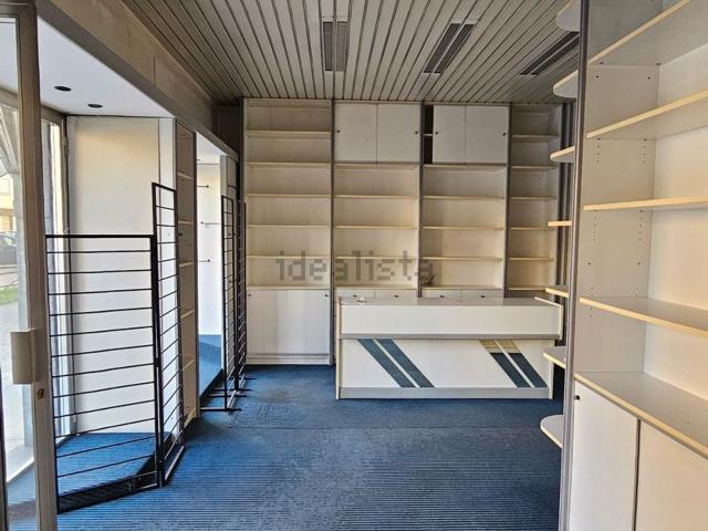 Locale Commerciale in affitto a Piemonte, Alessandria