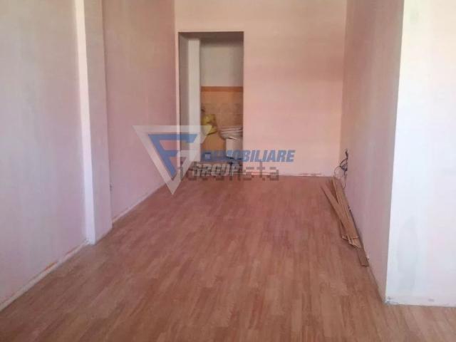 Locale Commerciale in affitto a Acradina, Siracusa