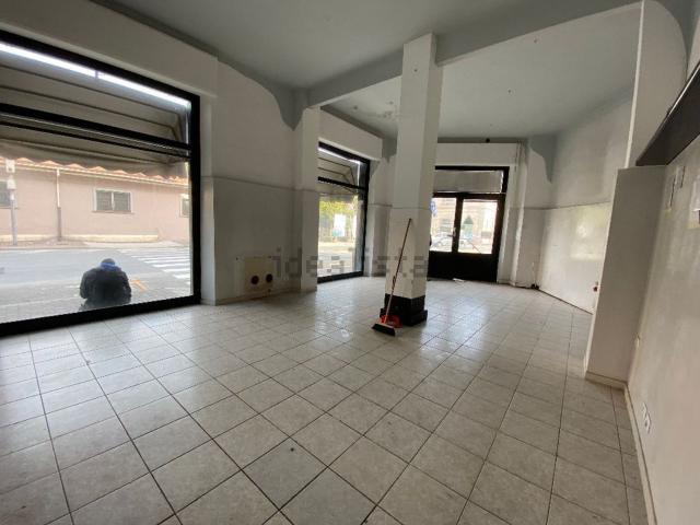 Locale Commerciale in affitto a Porta a Terra, Piombino