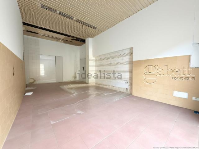 Locale Commerciale in affitto a Cornaredo, Lombardia