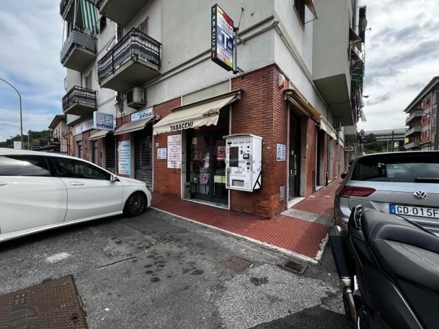 Locale Commerciale in affitto a Prati di Vezzano, Vezzano Ligure