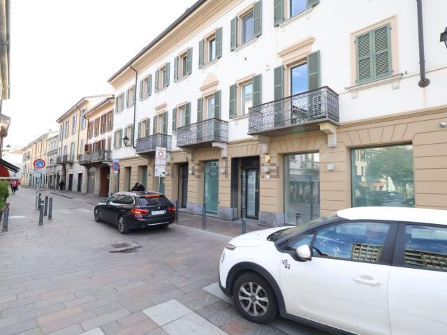 Locale Commerciale in affitto a San Gerardo, Monza