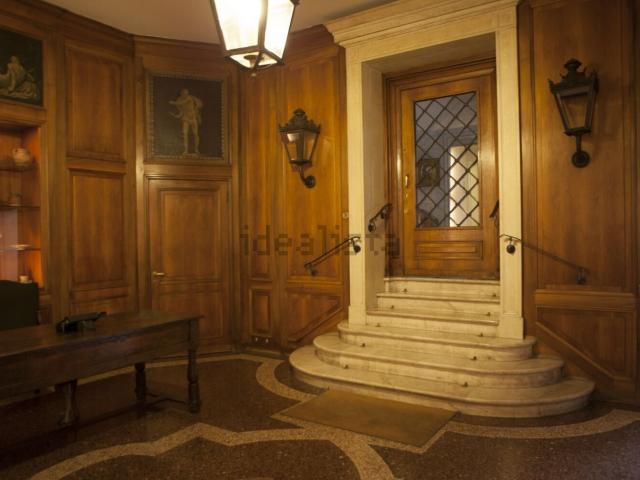 Locale Commerciale in affitto a Municipio 1, Milano