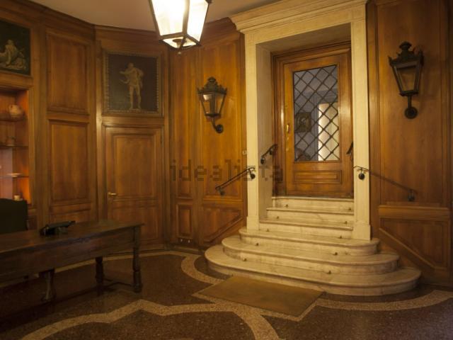 Locale Commerciale in affitto a Municipio 1, Milano