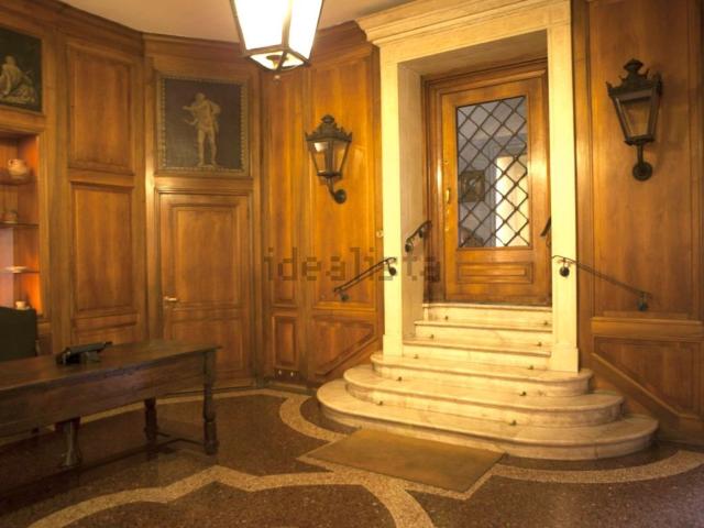 Locale Commerciale in affitto a Municipio 1, Milano