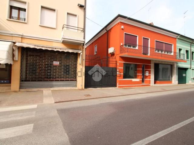 Locale Commerciale in affitto a San Martino Di Lupari, Veneto
