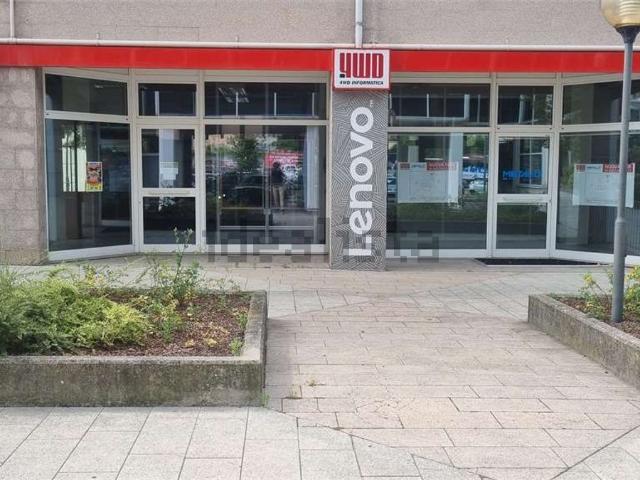 Locale Commerciale in affitto a Comunità della Vallagarina, Borgo Sacco