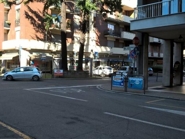 Locale Commerciale in affitto a Villaggio Matteotti, Saronno