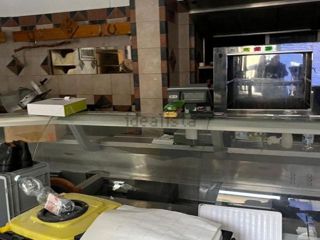 Locale Commerciale in affitto a Borgo Cappuccini, Livorno