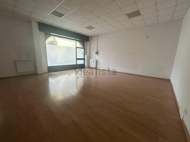 Locale Commerciale in affitto a Gurone, Malnate