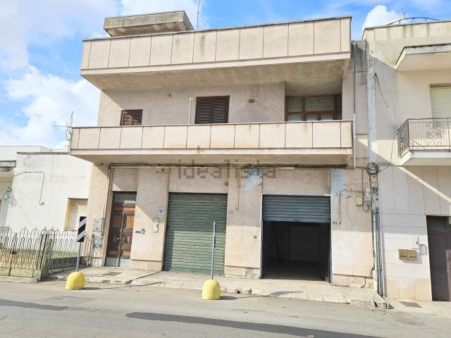 Locale Commerciale in affitto a Puglia, Lecce