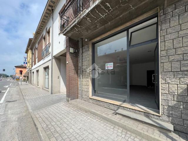 Locale Commerciale in affitto a Cascina Colombarola, Rottofreno