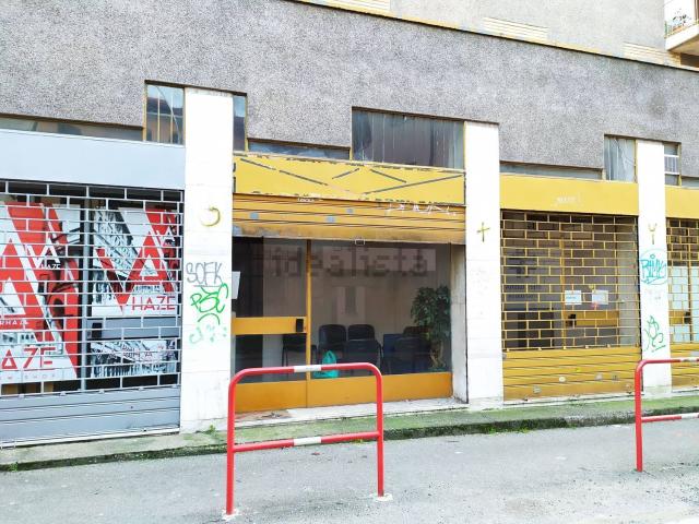 Locale Commerciale in affitto a Biumo Superiore, Varese