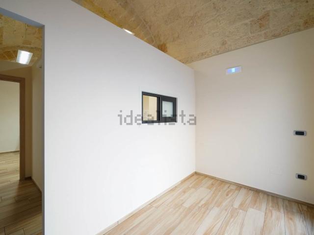 Locale Commerciale in affitto a Puglia, Bari