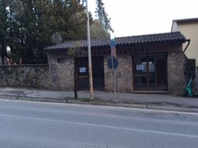 Locale Commerciale in affitto a Palazzo Del Pero, Toscana