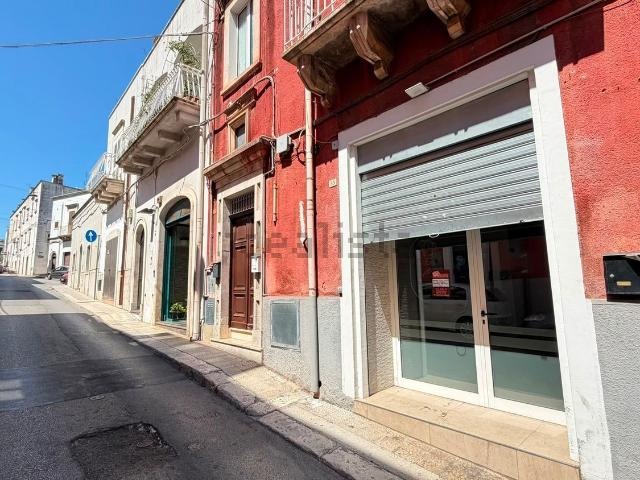 Locale Commerciale in affitto a Puglia, Taranto