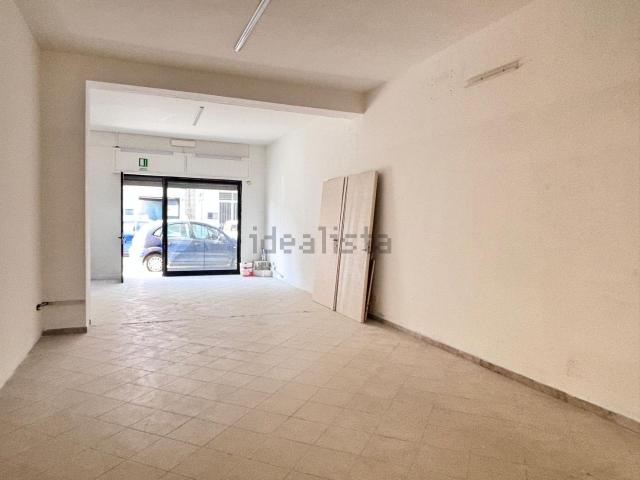 Locale Commerciale in affitto a Puglia, Lecce