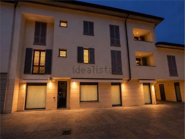 Locale Commerciale in affitto a Cernusco Sul Naviglio, Lombardia
