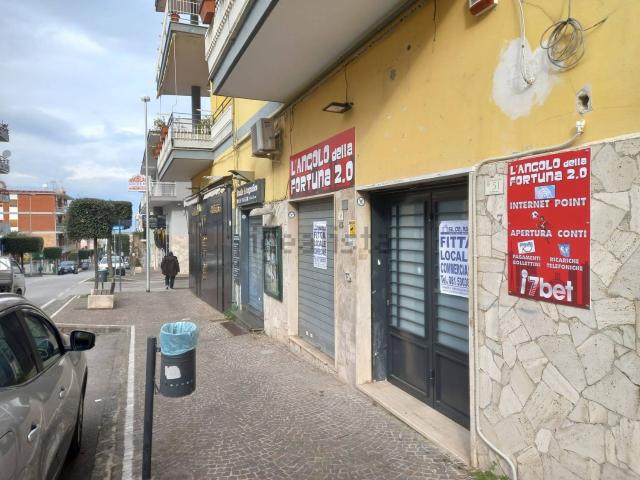 Locale Commerciale in affitto a Sant'anastasia, Campania