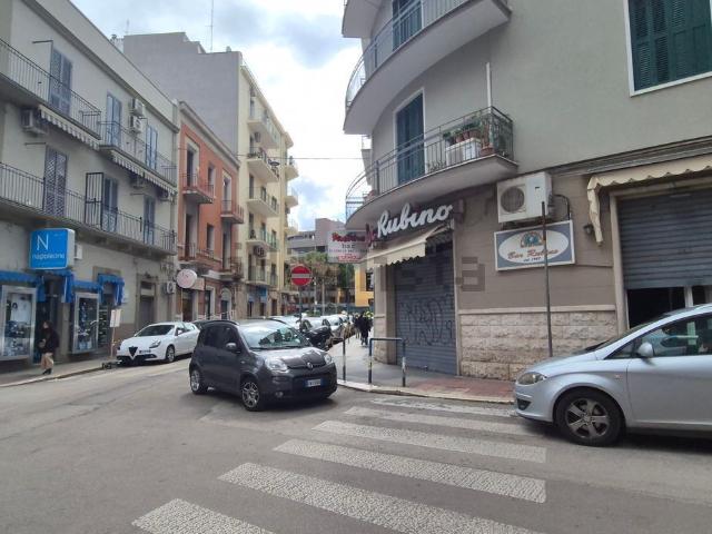 Locale Commerciale in affitto a Municipio 2, Puglia