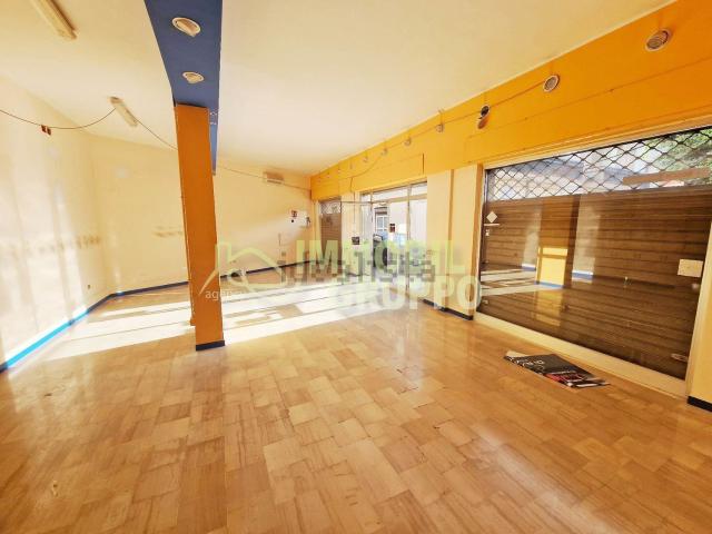 Locale Commerciale in affitto a Puglia, Barletta-andria-trani